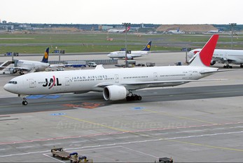 JA734J - JAL - Japan Airlines Boeing 777-300ER