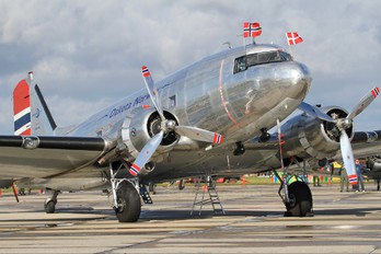 LN-WND - Dakota Norway Douglas C-53D Skytrooper