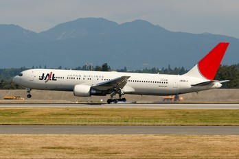 JA651J - JAL - Japan Airlines Boeing 767-300ER