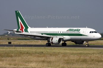 EI-DSE - Alitalia Airbus A320