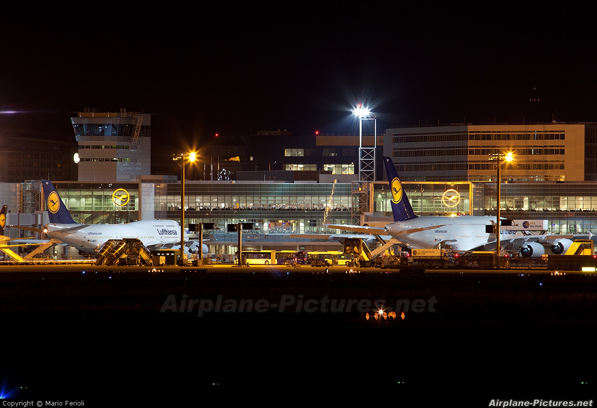 - Airport Overview - aircraft at Frankfurt