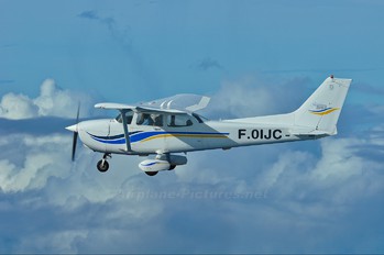 F-OIJC - Saint-Martin Aéro Cessna 172 Skyhawk (all models except RG)
