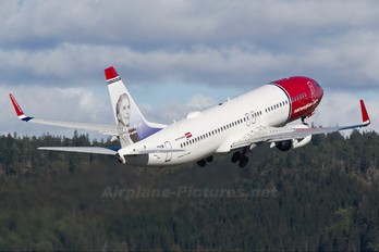 LN-DYN - Norwegian Air Shuttle Boeing 737-800