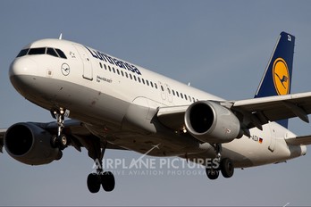 D-AIZA - Lufthansa Airbus A320