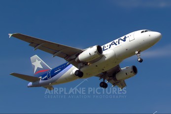 CC-COY - LAN Airlines Airbus A319