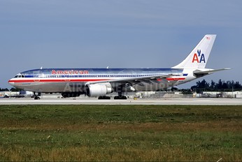N18066 - American Airlines Airbus A300