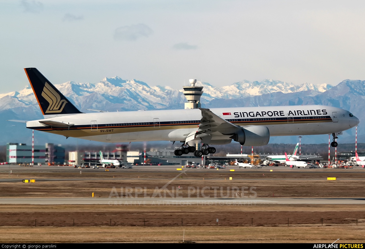 Singapore Airlines 9V-SWT aircraft at Milan - Malpensa