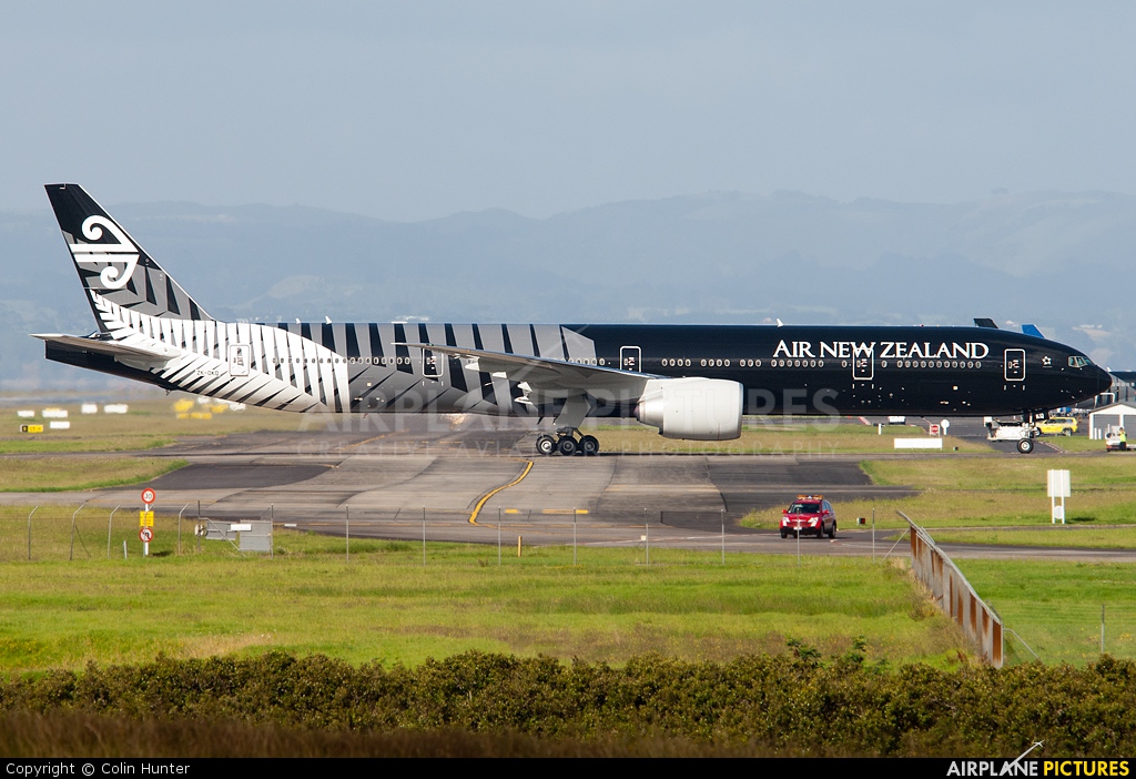 Air New Zealand ZK-OKQ aircraft at Auckland Intl