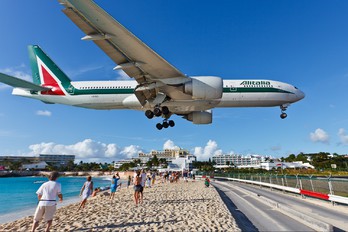I-DISO - Alitalia Boeing 777-200ER