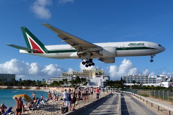 I-DISO - Alitalia Boeing 777-200ER