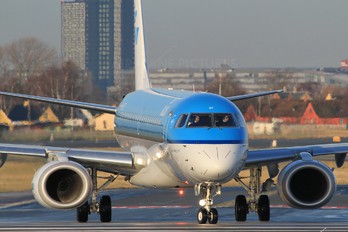 PH-EZF - KLM Cityhopper Embraer ERJ-190 (190-100)
