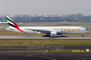 A6-EMP - Emirates Airlines Boeing 777-300