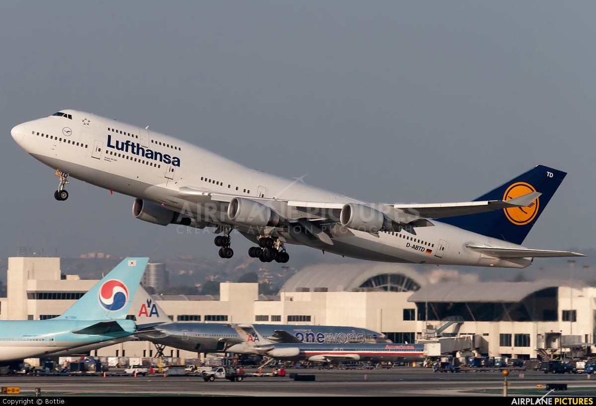 Lufthansa D-ABTD aircraft at Los Angeles Intl