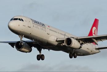 TC-JRH - Turkish Airlines Airbus A321