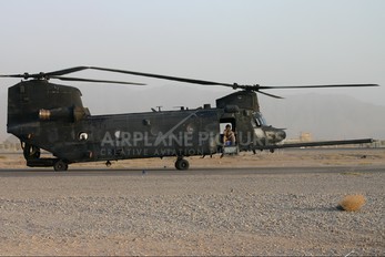 - - USA - Army Boeing MH-47D Chinook