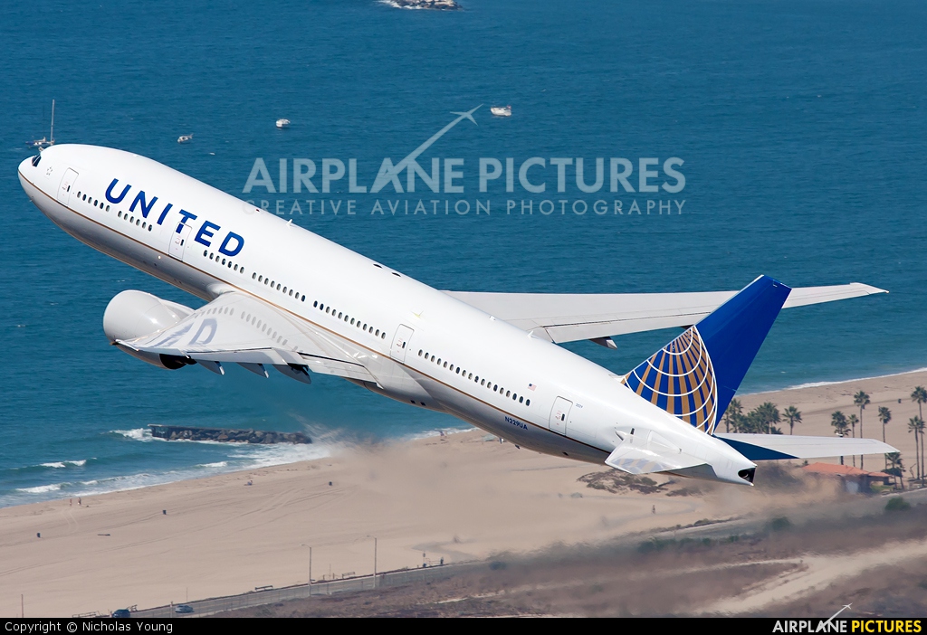 United Airlines N229UA aircraft at Los Angeles Intl