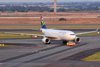 ZS-SXY - South African Airways Airbus A330-200