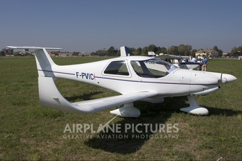 F-PVIC - Private Dyn Aero MCR4s