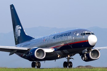 N908AM - Aeromexico Boeing 737-700