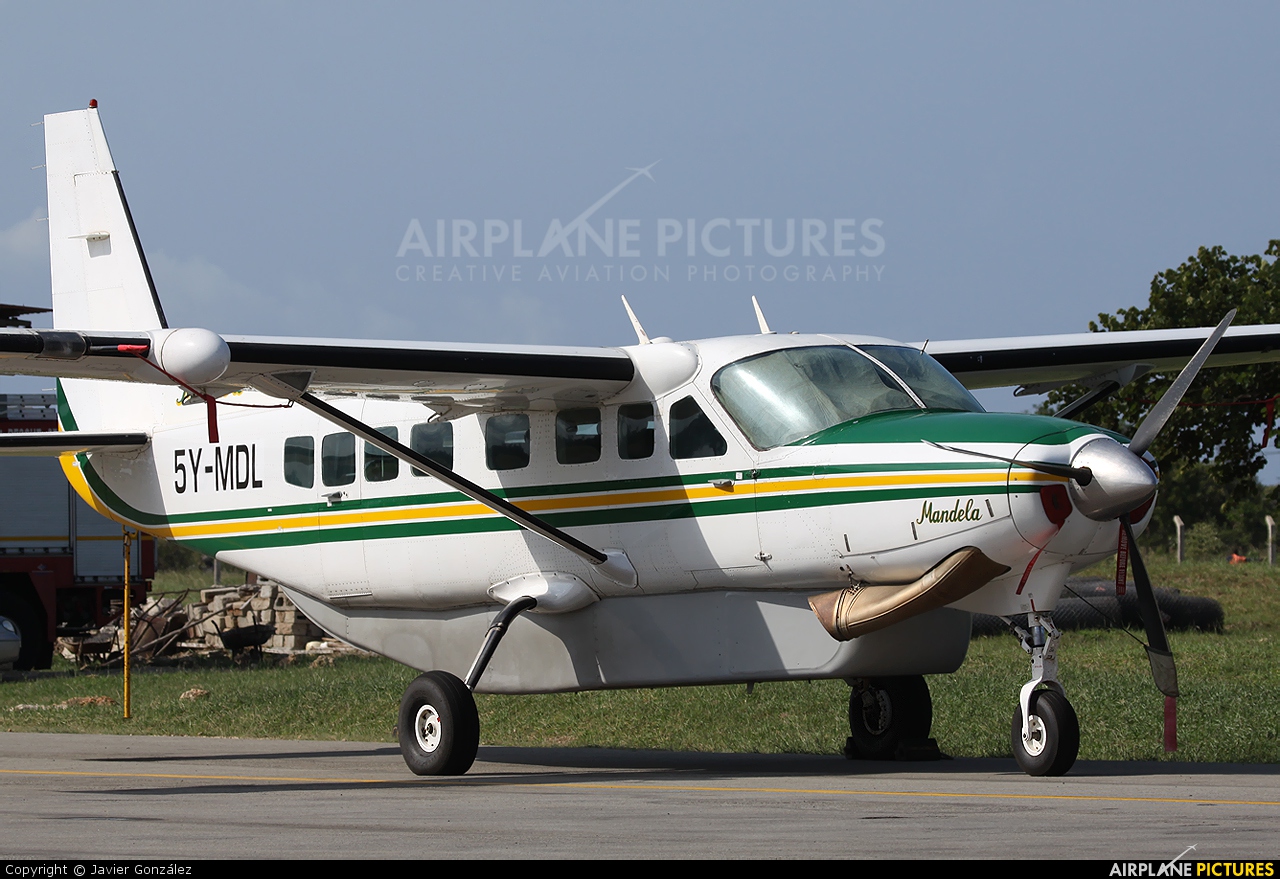 Private 5Y-MDL aircraft at Ukunda