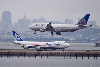 N128UA - United Airlines Boeing 747-400