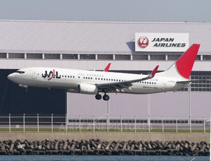 JA325J - JAL - Express Boeing 737-800