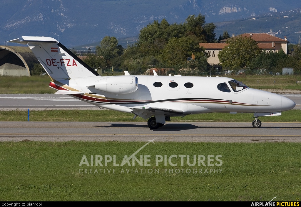 Private OE-FZA aircraft at Verona - Villafranca