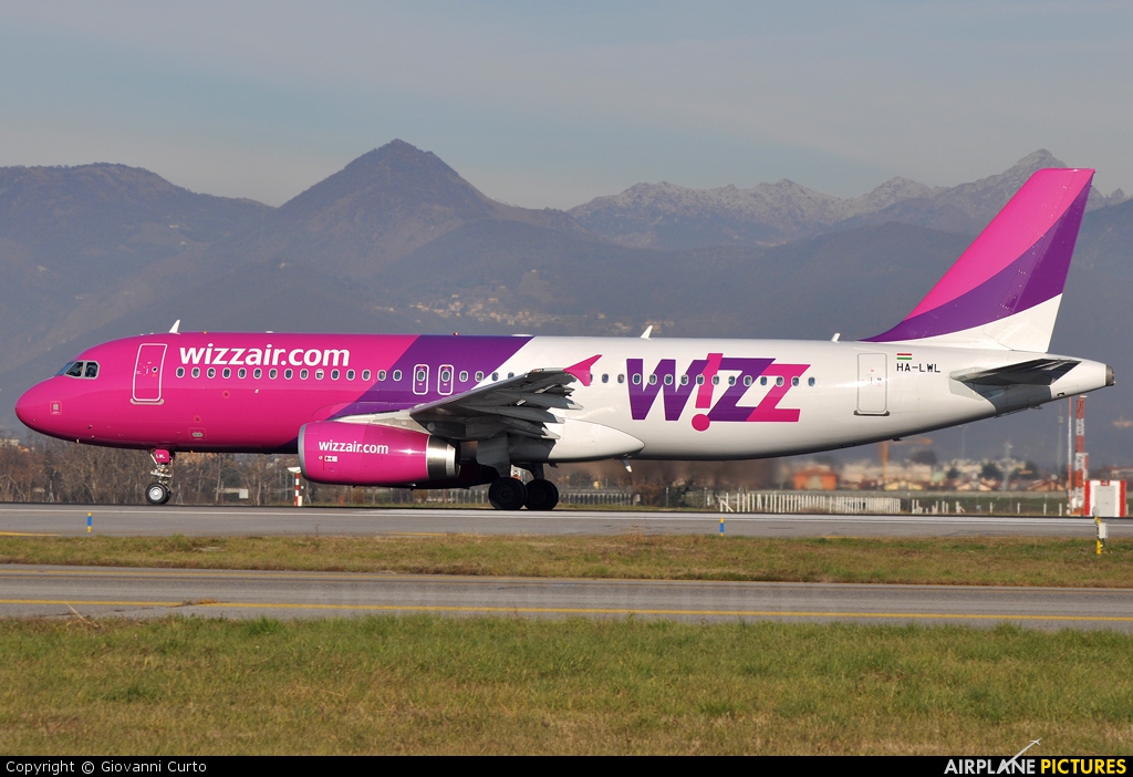 Wizz Air HA-LWL aircraft at Bergamo - Orio al Serio