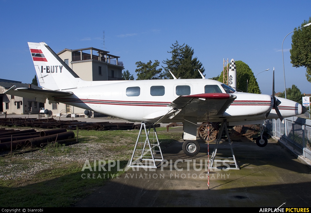 Private I-BUTY aircraft at Off Airport - Italy