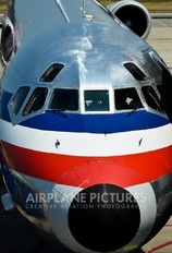 - - American Airlines McDonnell Douglas MD-82