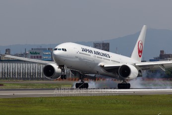 JA8985J - JAL - Japan Airlines Boeing 777-200