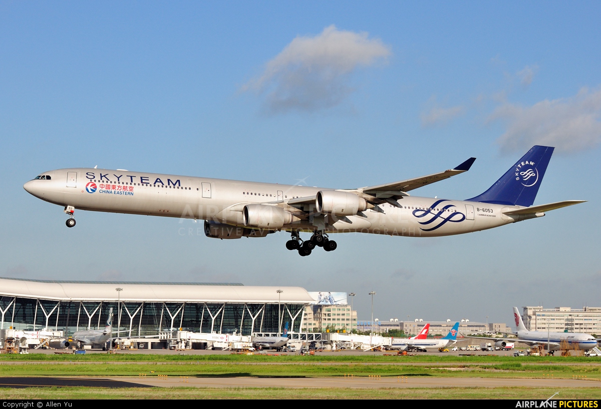 China Eastern Airlines B-6053 aircraft at Shanghai - Pudong Intl