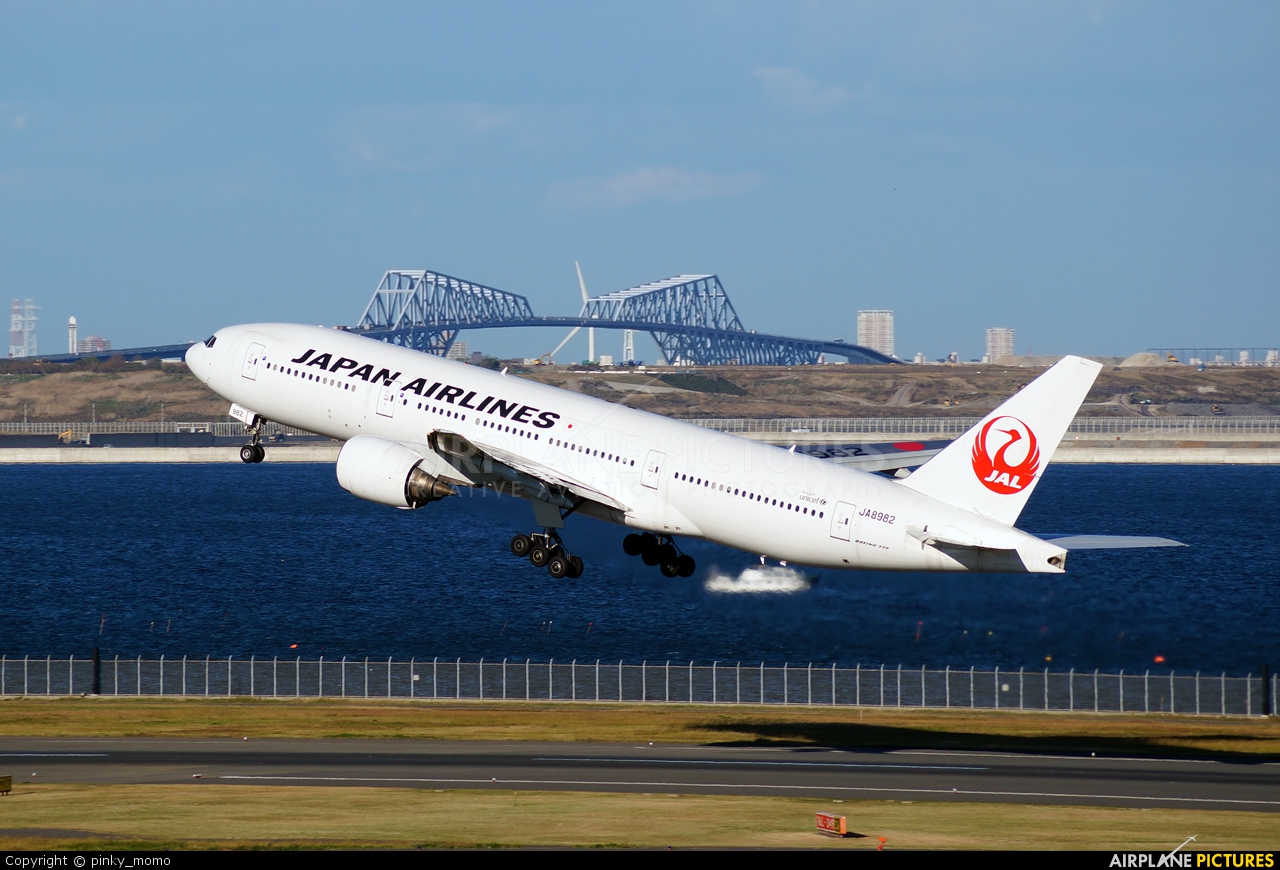 JAL - Japan Airlines JA8982 aircraft at Tokyo - Haneda Intl