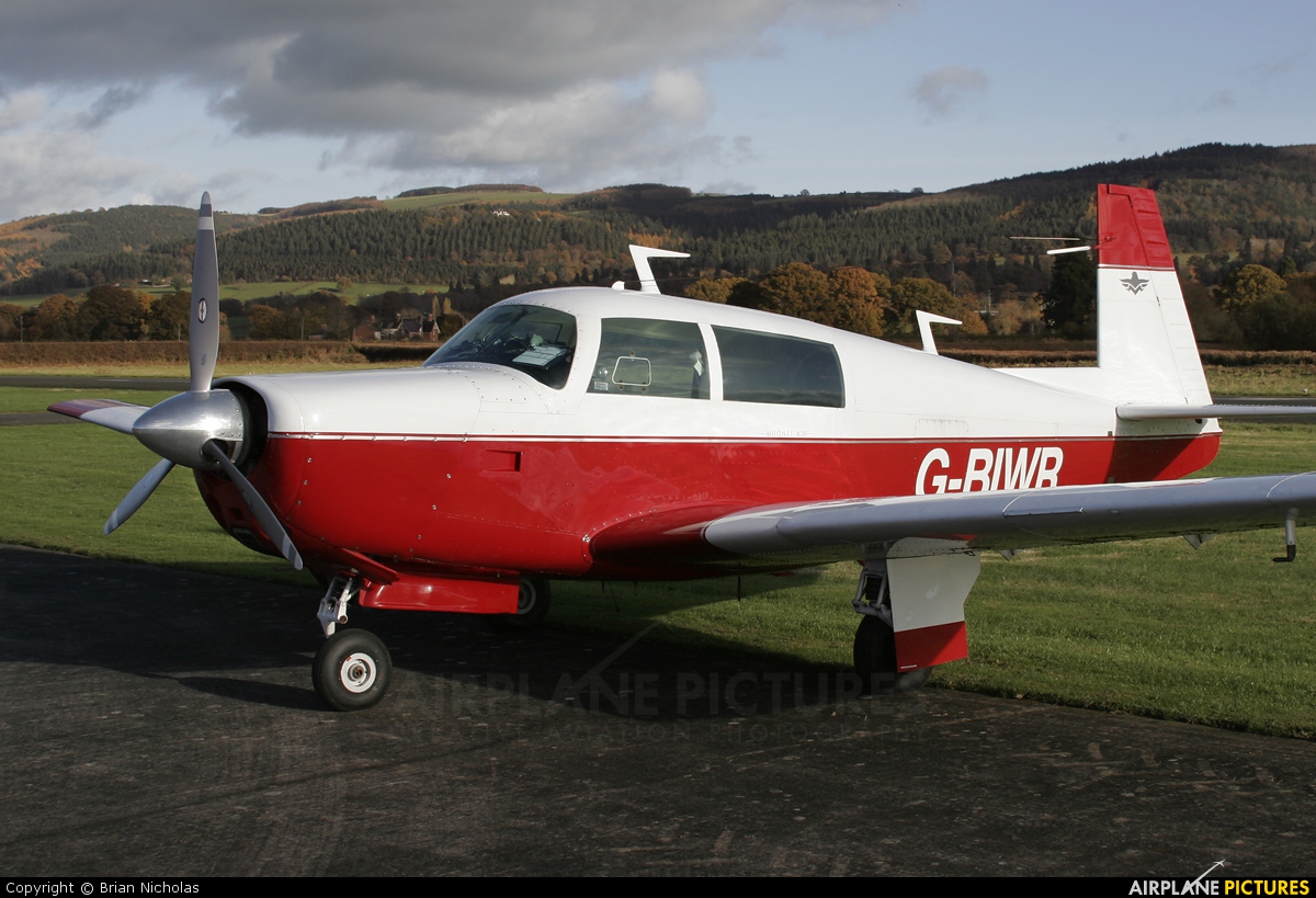 Private G-BIWR aircraft at Welshpool