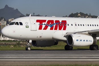 PT-TMG - TAM Airbus A319