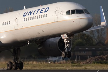 N57111 - United Airlines Boeing 757-200WL