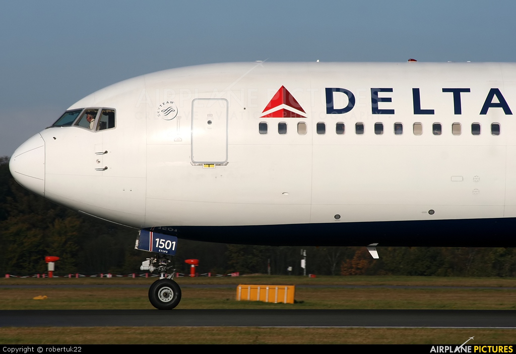 Delta Air Lines N1501P aircraft at Manchester