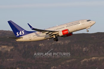 LN-TUJ - SAS - Scandinavian Airlines Boeing 737-700