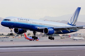 N527UA - United Airlines Boeing 757-200