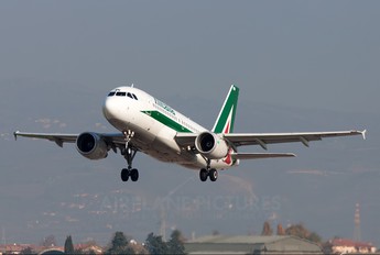 EI-IMM - Alitalia Airbus A319