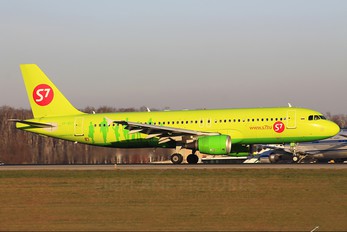 VP-BDT - S7 Airlines Airbus A320