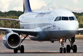 D-AKNF - Lufthansa Italia Airbus A319