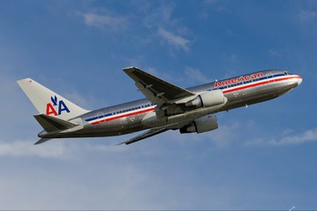 N323AA - American Airlines Boeing 767-200ER