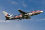 N323AA - American Airlines Boeing 767-200ER aircraft