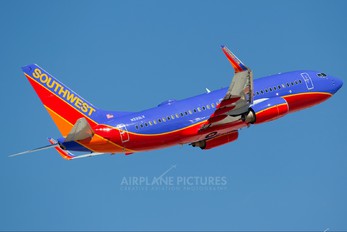 N233LV - Southwest Airlines Boeing 737-700