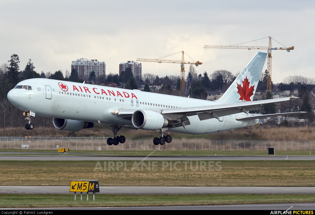 Air Canada C-GHLU aircraft at Vancouver Intl, BC