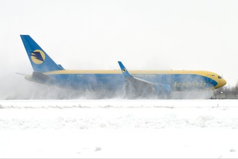 UR-VVV - Aerosvit - Ukrainian Airlines Boeing 767-300ER