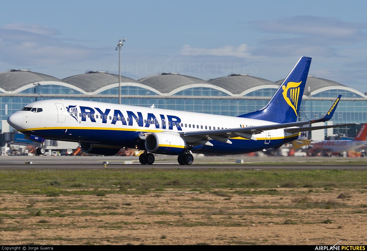 Ryanair EI-EST aircraft at Alicante - El Altet