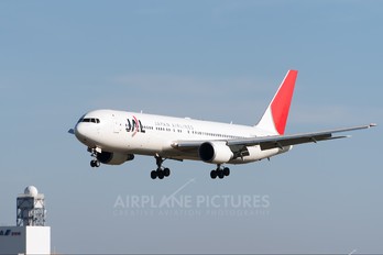 JA620J - JAL - Japan Airlines Boeing 767-300ER