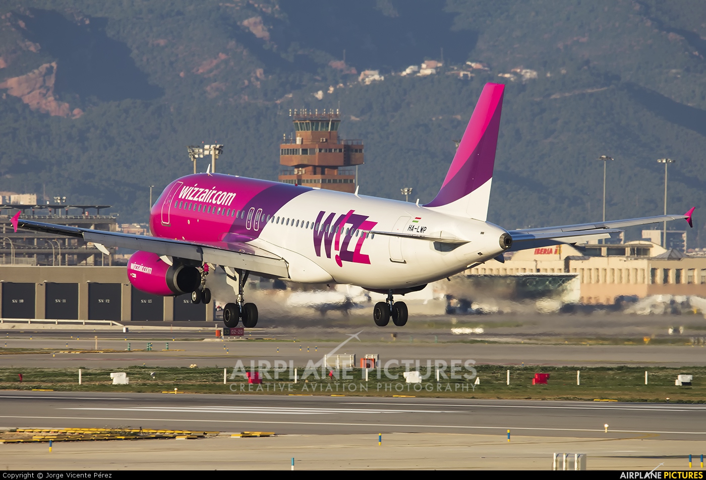 Wizz Air HA-LWP aircraft at Barcelona - El Prat